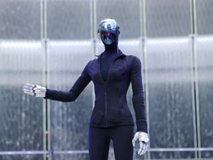 XPeng Iron niespodziewanie przewrócił się podczas swojej debiutanckiej prezentacji.