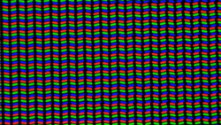 Wyświetlacz LCD wykorzystuje klasyczną matrycę subpikseli RGB składającą się z czerwonych, niebieskich i zielonych diod LED