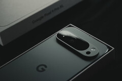 Przyszłe smartfony Pixel mogą zamienić wydajność na dłuższy czas pracy na baterii i lepszą termikę. (Źródło zdjęcia: Samuel Angor &amp;amp; Unsplash)