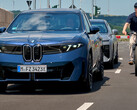 BMW Neue Klasse: Aktywna ochrona rowerzystów. Elektroniczna blokada drzwi uniemożliwia pasażerom otwarcie drzwi, gdy zbliża się rowerzysta.