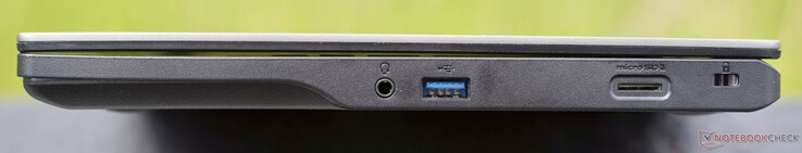 Po prawej stronie: Gniazdo audio, USB-A 3.2 Gen1 (5 GBit/s), czytnik kart microSD, blokada Kensington