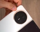 Niektórzy YouTuberzy już testują Honor Magic V5. Uwzględniono również porównania z Magic V3 i Oppo Find N5. (Źródło obrazu: Tech Tablets)