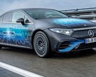 Akumulator półprzewodnikowy w tym EQS pozwala na pokonanie 620 mil na jednym ładowaniu. (Źródło zdjęcia: Mercedes)