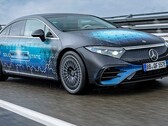 Akumulator półprzewodnikowy w tym EQS pozwala na pokonanie 620 mil na jednym ładowaniu. (Źródło zdjęcia: Mercedes)