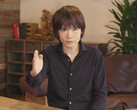 Twórca gier Nintendo Masahiro Sakurai siedzi przy stole (źródło zdjęcia: The Guardian)