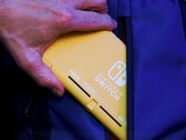 Nintendo może pracować nad konsolą przenośną, która będzie jeszcze bardziej kieszonkowa niż Switch Lite. (Źródło obrazu: Nintendo)