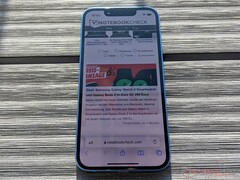 Oczekuje się, że kompaktowa obudowa iPhone&#039;a 13 mini nie powróci w najbliższym czasie. (Źródło obrazu: Notebookcheck)