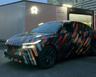 Zakamuflowany L60 ma naklejkę "lepszy niż Model Y" (zdjęcie: Weibo)