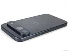 Pixel 10 będzie oferowany w czterech kolorach (na zdjęciu: Google Pixel 9 Obsidian; źródło obrazu: Notebookcheck)