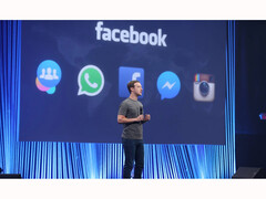 Zdjęcie CEO firmy Meta, Marka Zuckerberga, na scenie podczas konferencji Facebook F8 w 2015 r. (Źródło zdjęcia: Meta)