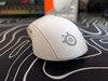 Z tyłu logo SteelSeries.