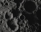 Krater Shackleton na południowym biegunie Księżyca (źródło zdjęcia: NASA; przycięte)