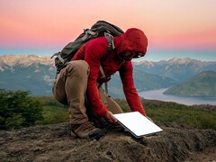 Ustawianie anteny Starlink Mini. (Źródło zdjęcia: SpaceX)