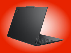Najnowszy model ThinkPad E16 firmy Lenovo oferuje szerokie możliwości konfiguracji, ale jest dostępny tylko w jednym kolorze.