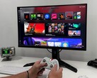 Interfejs Windows 11 Full Screen Experience (FSE) wyświetlany na monitorze z kontrolerem Xbox używanym do nawigacji (źródło obrazu: YouTube/ETA Prime)