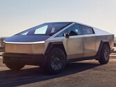 Tesla Cybertruck. Tesla oferuje właścicielom darmową roczną jazdę w pełnej skali (FSD) (źródło zdjęcia: Greg Pajo Car and Driver)