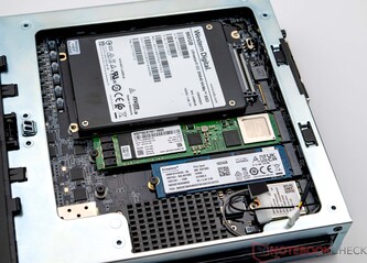 Minisforum MS-01 wyposażone w trzy dyski SSD