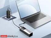 Power bank ThinkPlus o mocy 125 W kosztuje w Chinach około 32 dolarów. Na zdjęciu: zdjęcie promocyjne przenośnej ładowarki. (Źródło zdjęcia: Lenovo)
