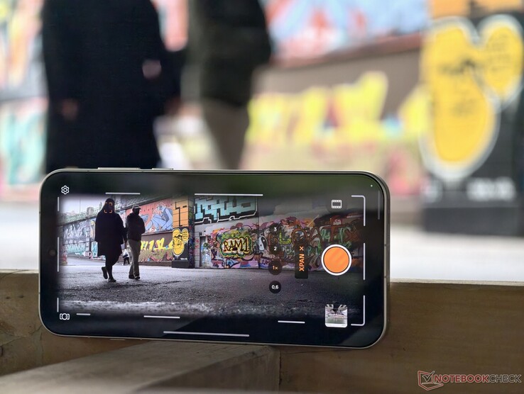 Tryb XPan w Oppo Find X9 Pro generuje obrazy w stylu CinemaScope