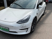 Model 3 uciekł dość bez szwanku (zdjęcie: Yan Chang/Twitter)