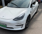 Model 3 uciekł dość bez szwanku (zdjęcie: Yan Chang/Twitter)