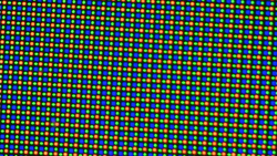 Wyświetlacz OLED wykorzystuje matrycę subpikseli RGGB składającą się z jednej czerwonej, jednej niebieskiej i dwóch zielonych diod LED.