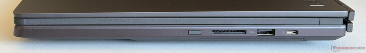 Prawa strona: Przycisk zasilania, czytnik kart SD, USB-A 3.2 Gen.2 (10 Gb/s), USB-C 4.0 z Thunderbolt 4 (40 Gb/s, DisplayPort, Power Delivery)