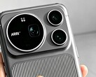 Zdjęcie modelu Honor Magic9 Pro Max, prawdopodobnie wygenerowane przez sztuczną inteligencję, na którym widoczny jest rzekomo aparat Arri z kwadratowym czujnikiem przedniego aparatu.