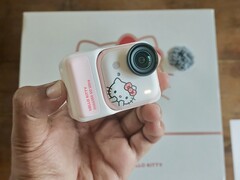 Kamera Insta360 Go Ultra Hello Kitty z limitowanej edycji oferuje 200 minut czasu działania