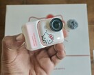Kamera Insta360 Go Ultra Hello Kitty z limitowanej edycji oferuje 200 minut czasu działania