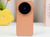 Pomarańczowy Vivo X500 Pro Max będzie dostępny jako model globalny z większą baterią niż wersja przeznaczona na rynek UE, jak wynika z oferty sprzedawcy w Hongkongu.