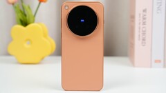 Pomarańczowy Vivo X500 Pro Max będzie dostępny jako model globalny z większą baterią niż wersja przeznaczona na rynek UE, jak wynika z oferty sprzedawcy w Hongkongu.