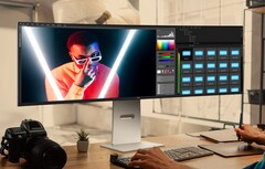 LG UltraWide 49U950A-W posiada 49-calowy panel IPS o proporcjach 32:9 (źródło obrazu: LG)