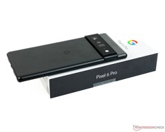 Problemy z wyczerpywaniem się baterii Pixela 6 Pro nie były spowodowane aktualizacją oprogramowania układowego z tego miesiąca. (Źródło obrazu: NotebookCheck)