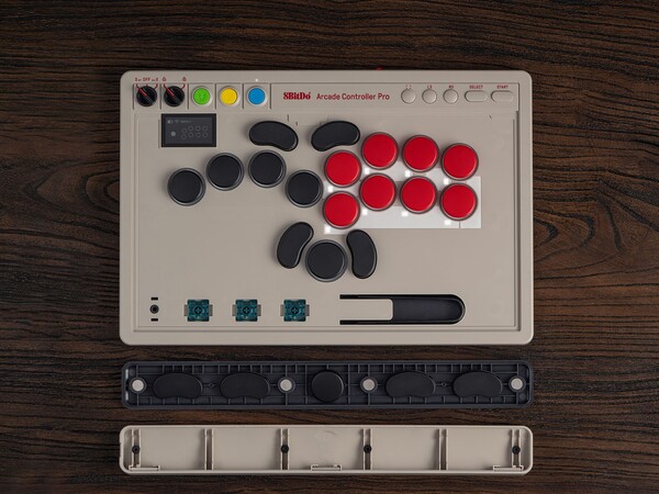 Kontroler 8BitDo Arcade można w prosty sposób dostosować do własnych potrzeb.