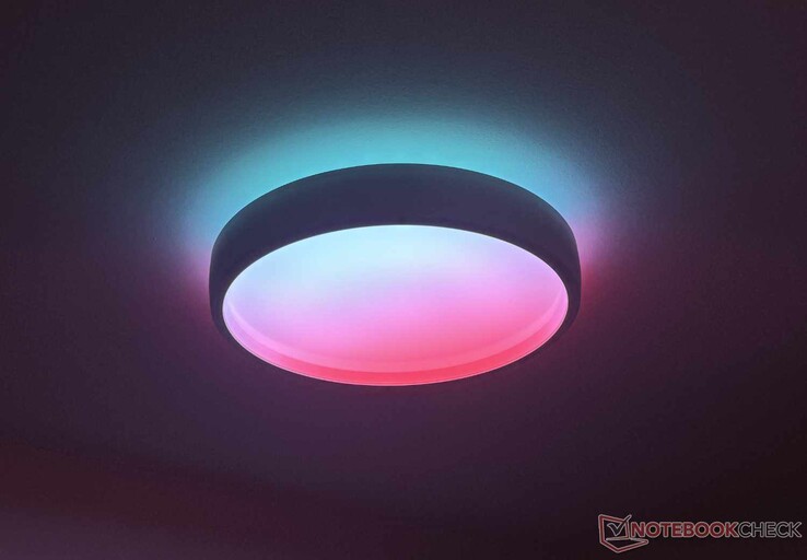 Lampa sufitowa Govee Sky oferuje szeroki wachlarz efektów świetlnych.