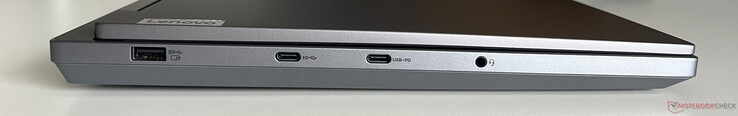 Po lewej: USB-A 3.2 Gen 1 (5 GBit/s, Always On), USB-C 3.2 Gen 2 (10 Gbit/s, DisplayPort 1.4), USB-C 3.2 Gen 2 (10 Gbit/s, DisplayPort 1.4, 140W Power Delivery), 3,5-mm audio