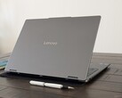 Yoga 7 16ILL10 działa nieco cieplej niż zeszłoroczna Yoga 7 16IML9, ale korzyści znacznie przewyższają tę niewielką wadę (źródło obrazu: Notebookcheck)