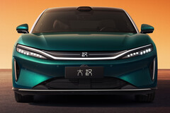 Zasięg 626 mil, moc 764 hp i czas ładowania wynoszący 9 minut: firma BYD rozpoczęła w Chinach przedsprzedaż nowego luksusowego sedana elektrycznego Da Han EV, którego ceny zaczynają się od kwoty odpowiadającej około 36 900 dolarów