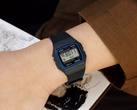 Casio F-91W na nadgarstku.