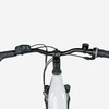 Niskopodłogowy e-rower Decathlon Rockrider E-ACTV 100 jest wyposażony w uchwyt na telefon SP Connect. (Źródło zdjęcia: Decathlon)