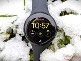 Google ma wymienić zegarek Pixel Watch, na zdjęciu, jesienią tego roku. (Źródło obrazu: NotebookCheck)