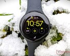 Google ma wymienić zegarek Pixel Watch, na zdjęciu, jesienią tego roku. (Źródło obrazu: NotebookCheck)