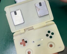 Obudowa jednego z gamingowych handheldów MagicX wygląda dość podobnie do Retroid Pocket Flip 2. (Źródło zdjęcia: MagicX)
