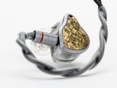 Moondrop Armature Art 24 wykorzystuje zbalansowane przetworniki armaturowe do odtwarzania muzyki w wysokiej rozdzielczości.