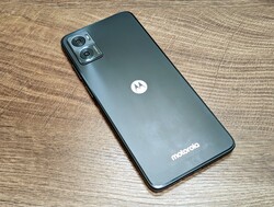 W recenzji: Motorola Moto E22i.