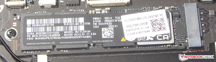 Dysk SSD PCIe-4 służy jako dysk systemowy.