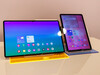 Galaxy Tab S11 Ultra obok Tab S11 (źródło obrazu: Daniel Schmidt)