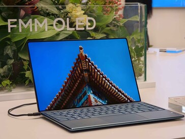 Kilka ciekawostek ze stoiska TCL CSOT na MWC 2025. (Źródło: Notebookcheck)