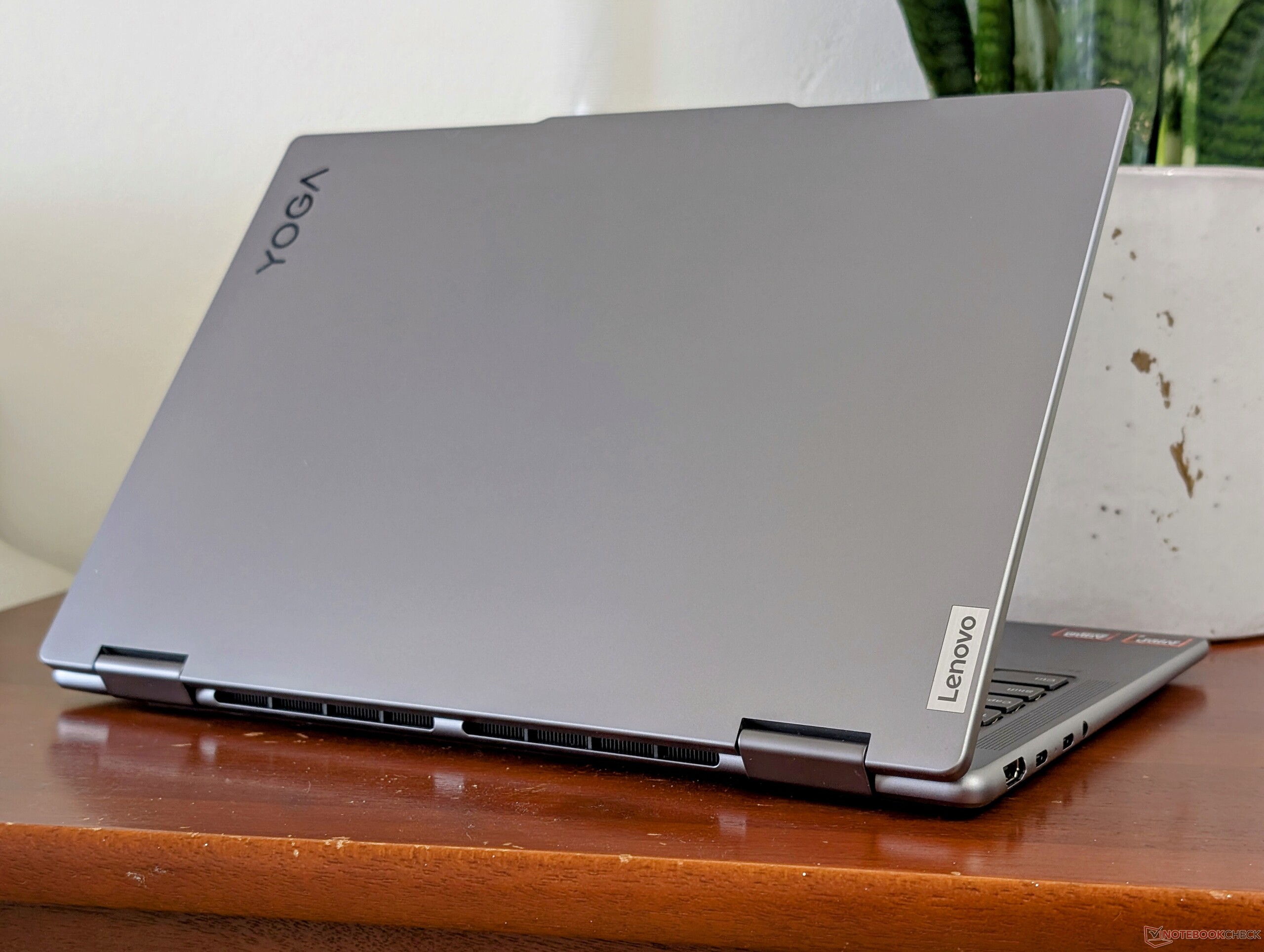 Recenzja Lenovo Yoga 7 2-w-1 14AHP9: Szybki kabriolet